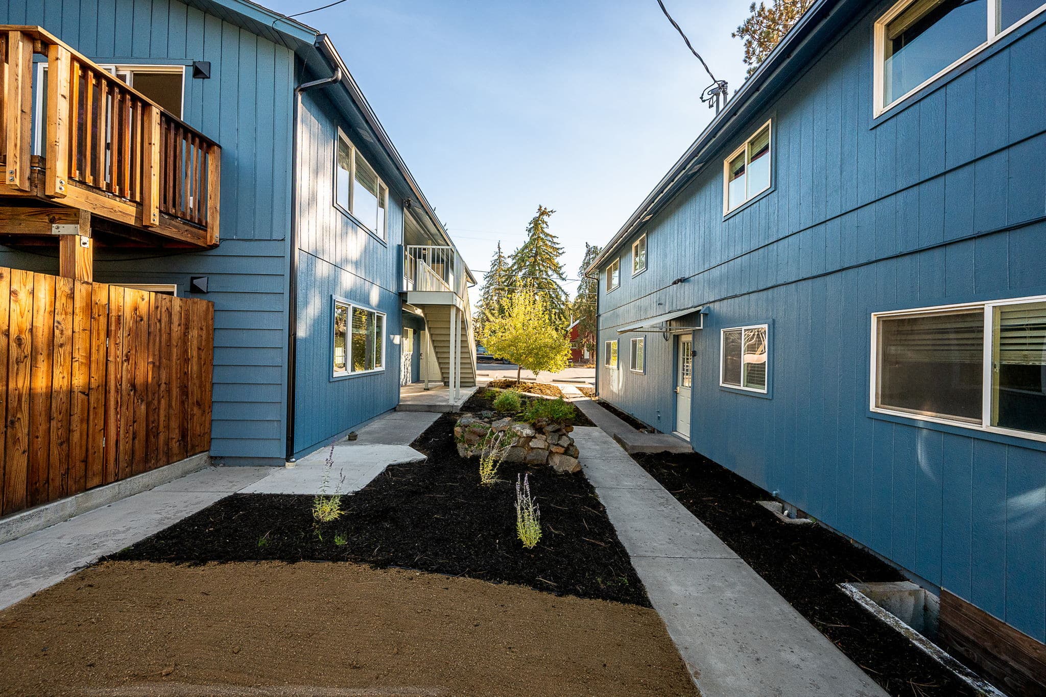 10-web-or-mls-10-15-25 exteriors 440 NE Dekalb Bend -8