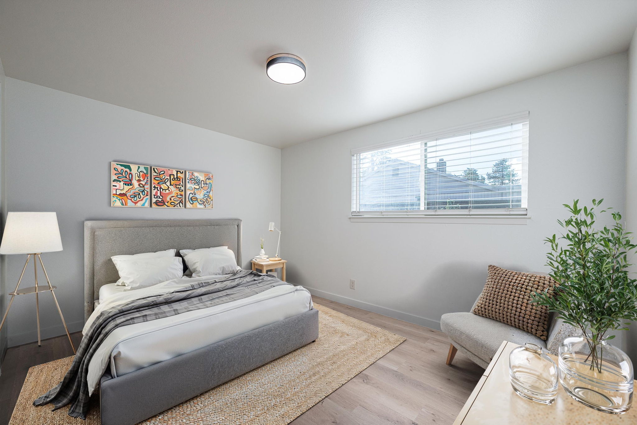 11-web-or-mls-Property_FB32_10-27-25_440_NE_Dekalb_Bend-2_29-010-25_11_07