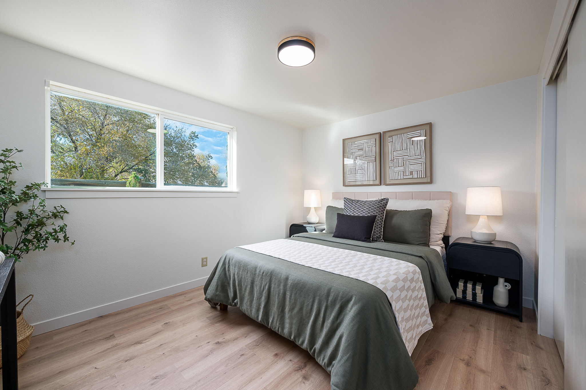 13-web-or-mls-11-3-25 440 NE Dekalb Staged Unit-1