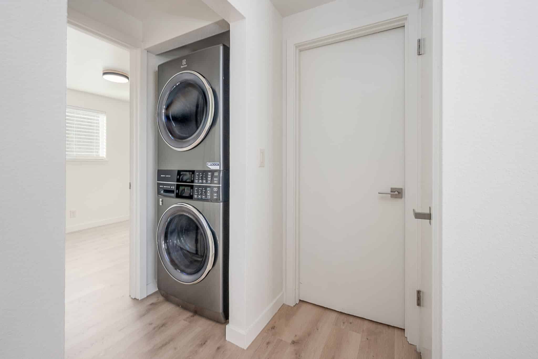 15-web-or-mls-10-27-25 440 NE Dekalb Bend-4