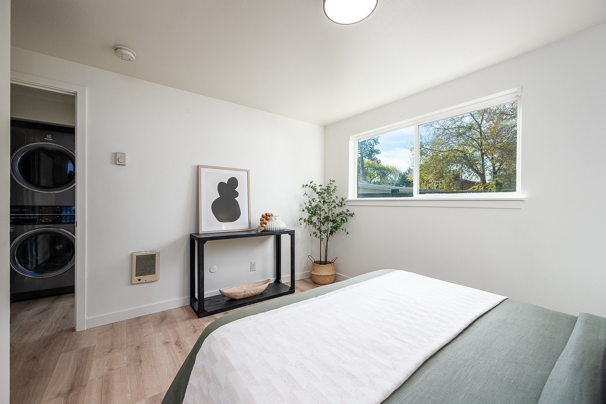 15-web-or-mls-11-3-25 440 NE Dekalb Staged Unit-3