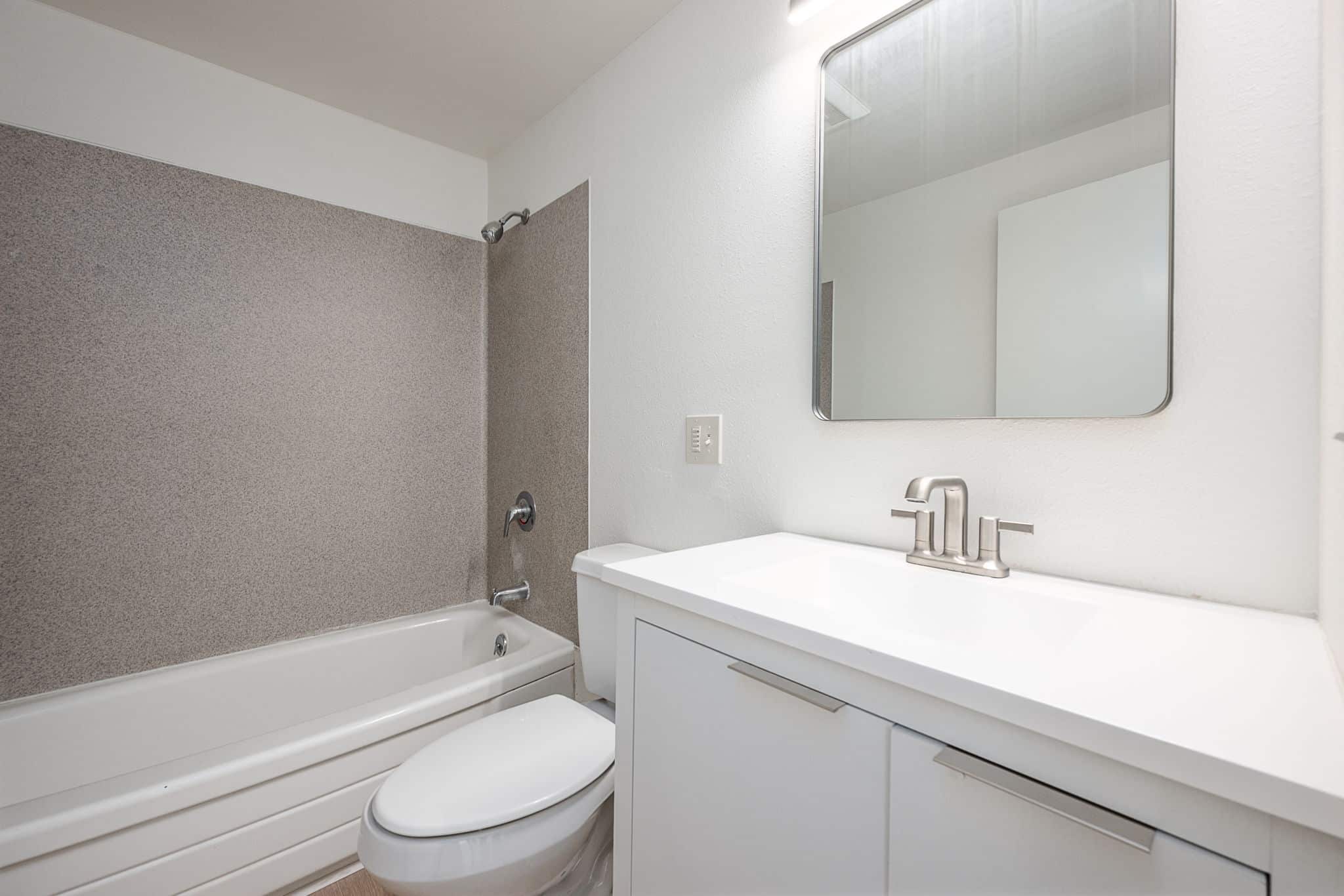 16-web-or-mls-10-27-25 440 NE Dekalb Bend-5