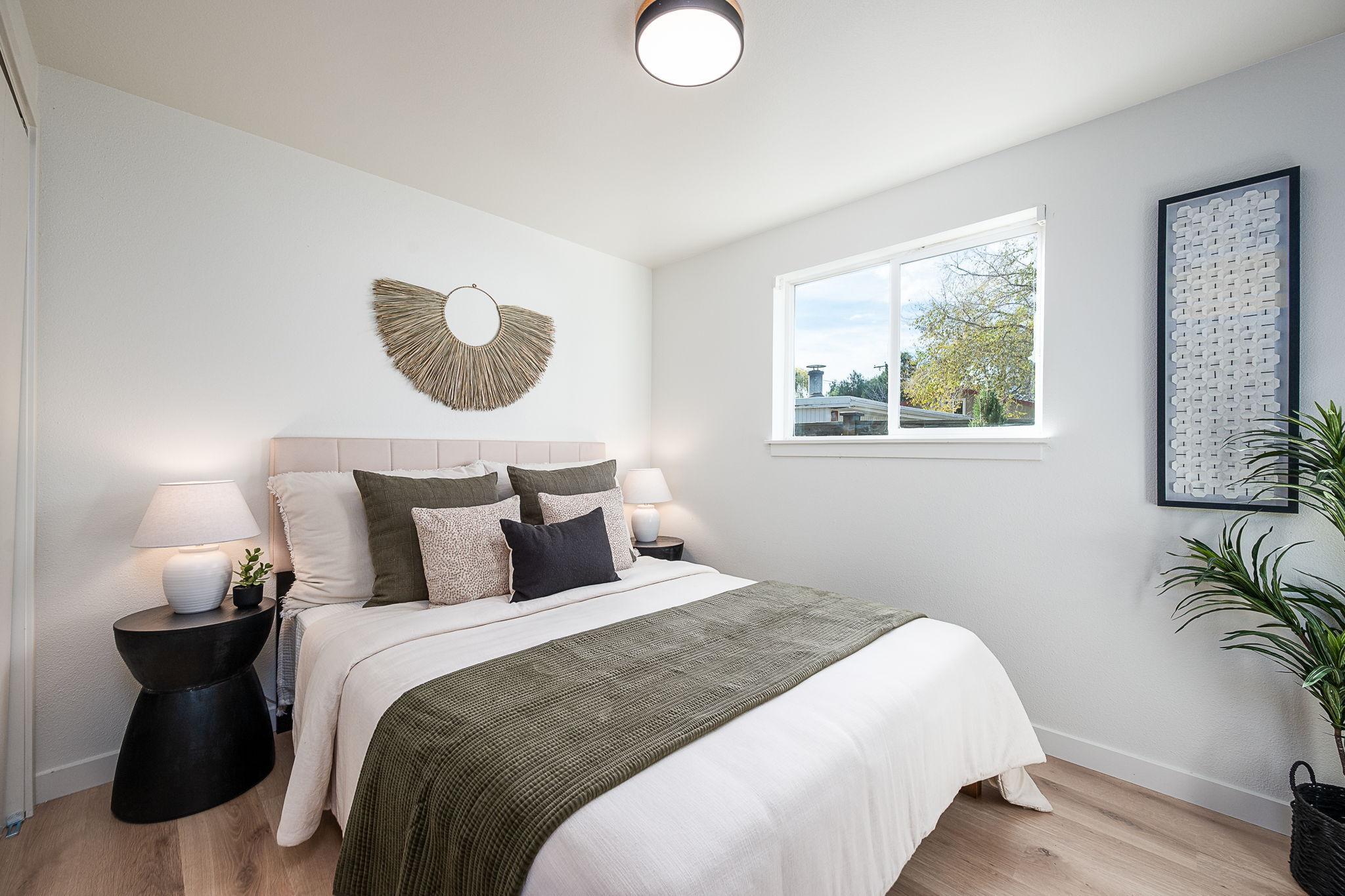 16-web-or-mls-11-3-25 440 NE Dekalb Staged Unit-4