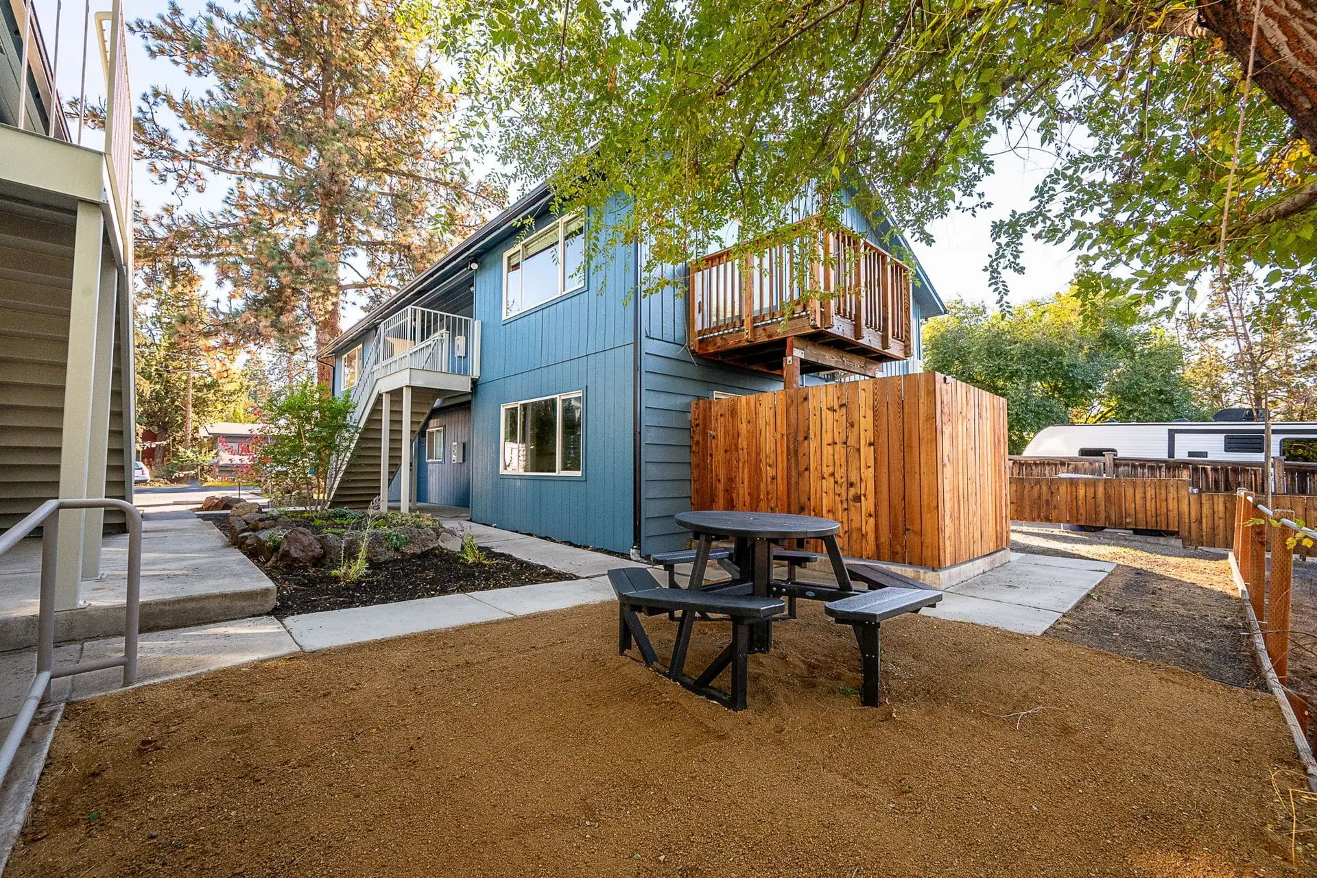 56-web-or-mls-10-15-25 exteriors 440 NE Dekalb Bend -10