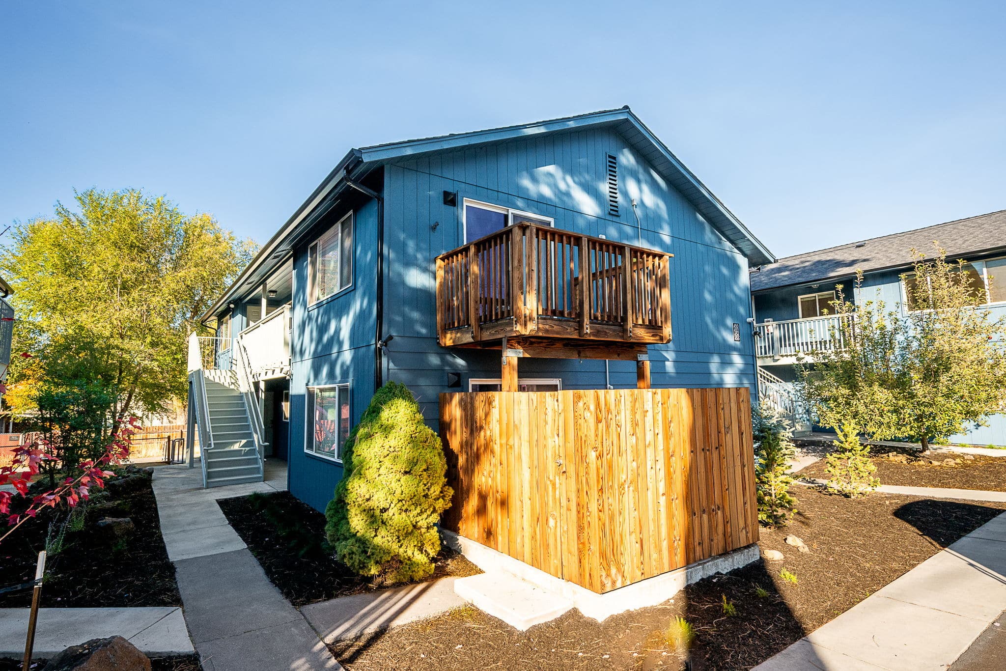 6-web-or-mls-10-15-25 exteriors 440 NE Dekalb Bend -16