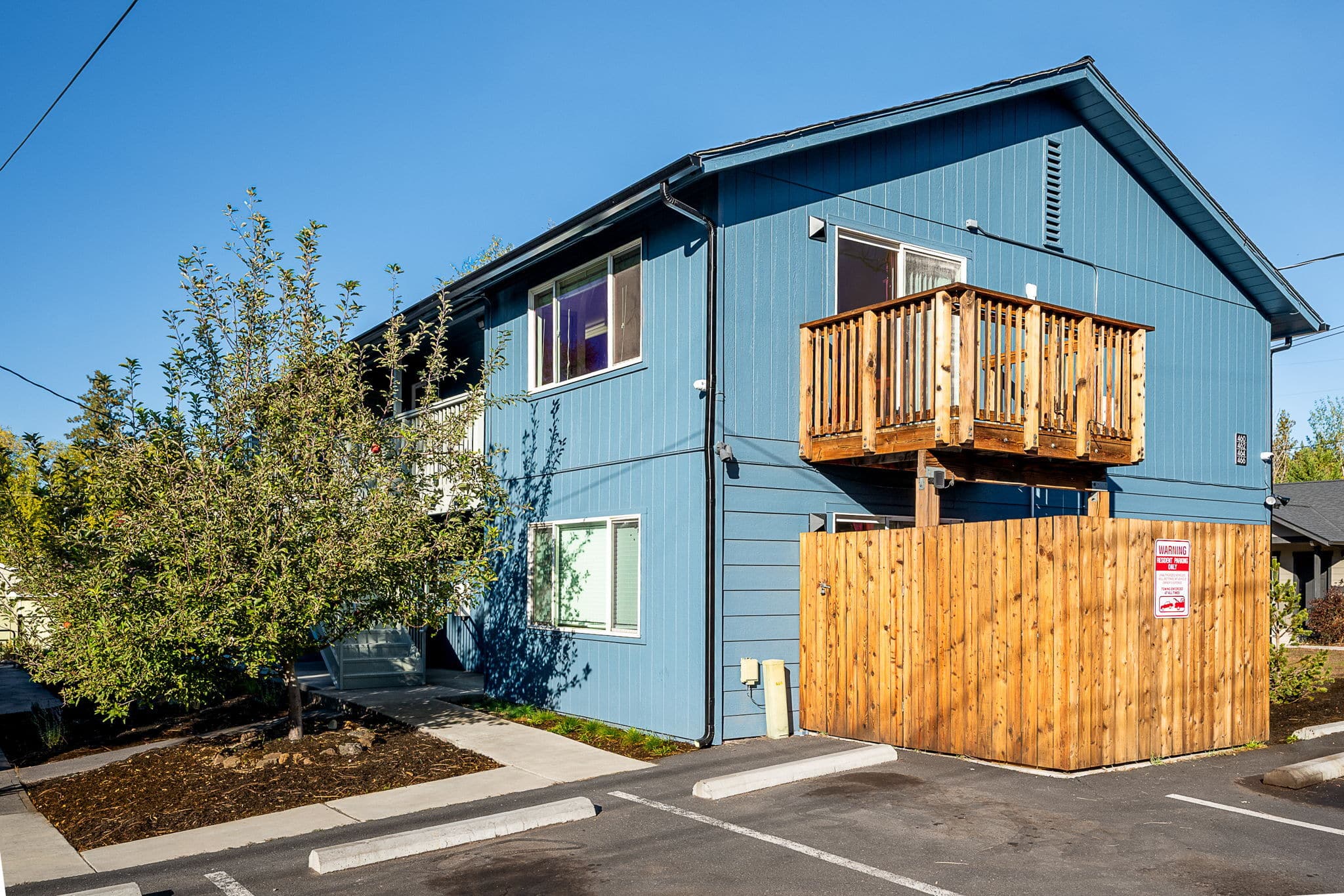 7-web-or-mls-10-15-25 exteriors 440 NE Dekalb Bend -17