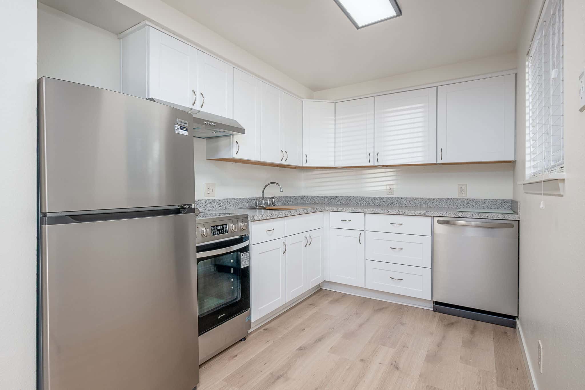 7-web-or-mls-10-27-25 440 NE Dekalb Bend-10