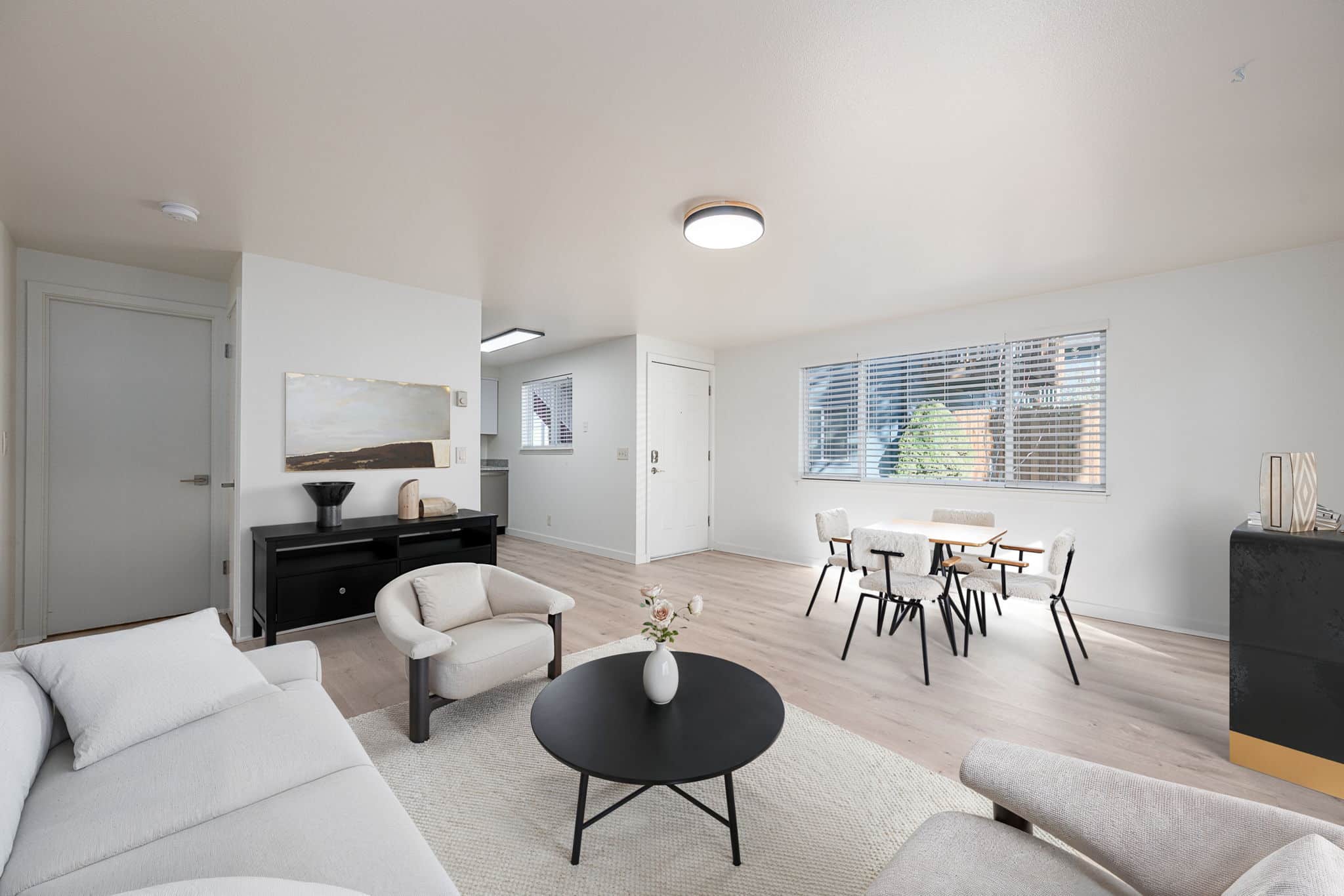 7-web-or-mls-Property_FB32_10-27-25_440_NE_Dekalb_Bend-9_29-010-25_12_23