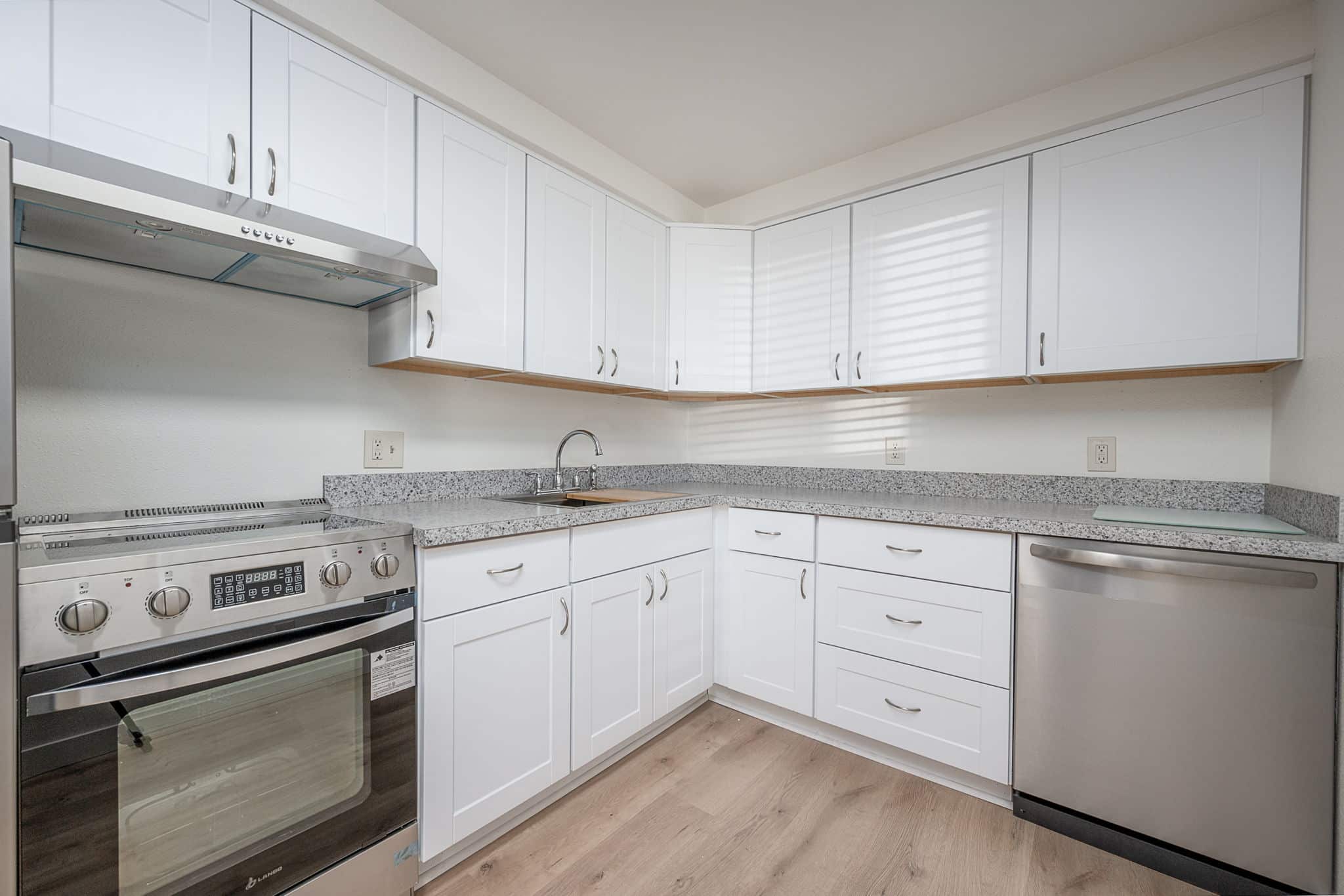 8-web-or-mls-10-27-25 440 NE Dekalb Bend-11